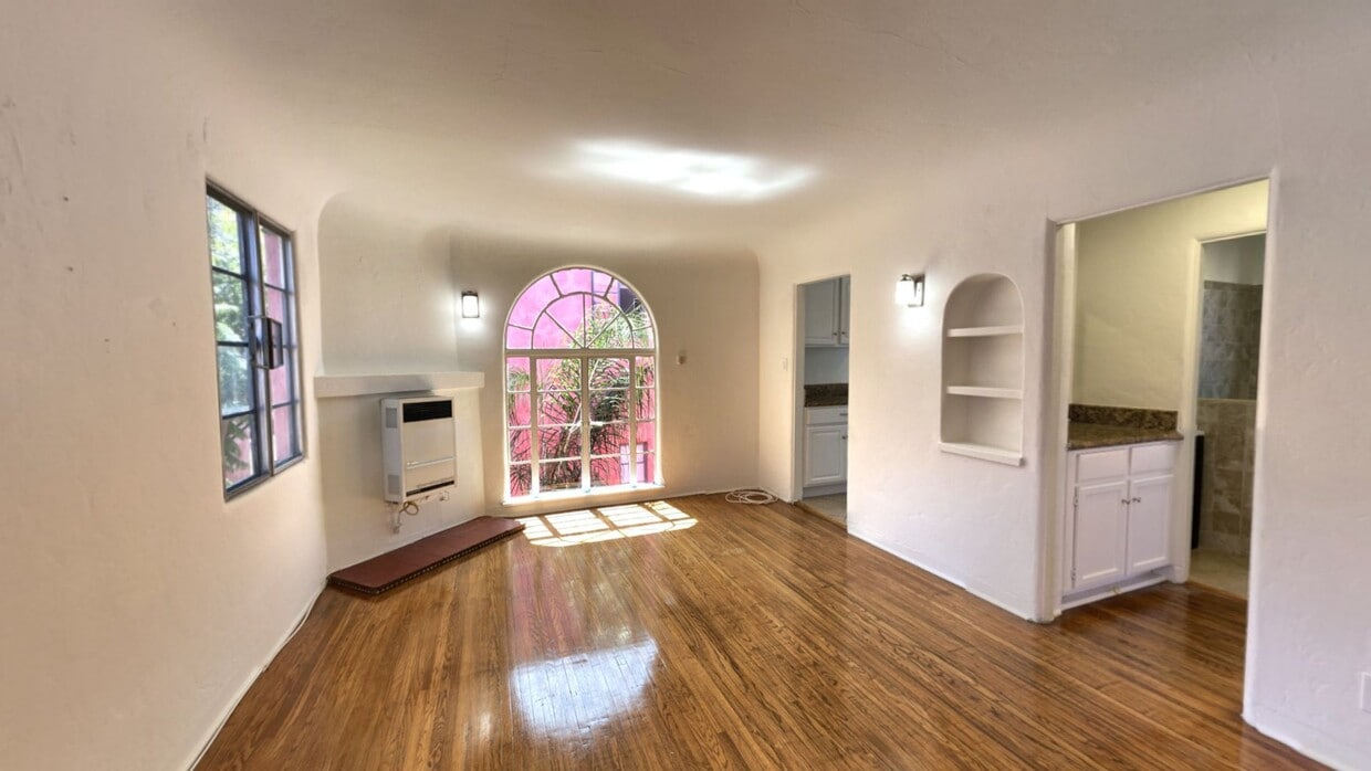3D Tour - Big Momma Court Apts...Magical Renovated Bedrooms Available...CALL NOW!