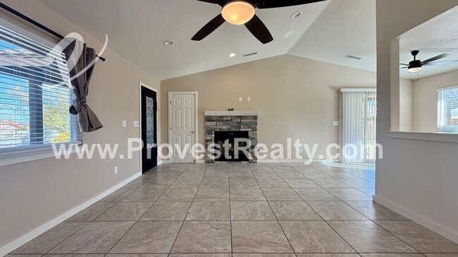 Photo - 16657 Kayuga St