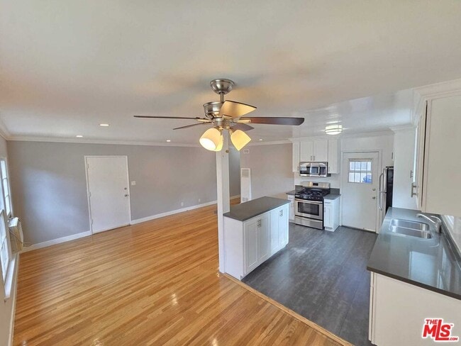 Building Photo - 5329 Vantage Ave Unit 3