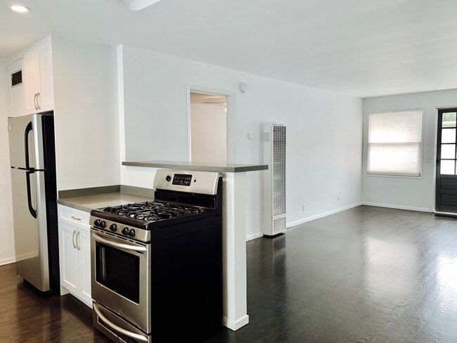 Photo - 710 Bay St Unit Bay Street A ACTIVE