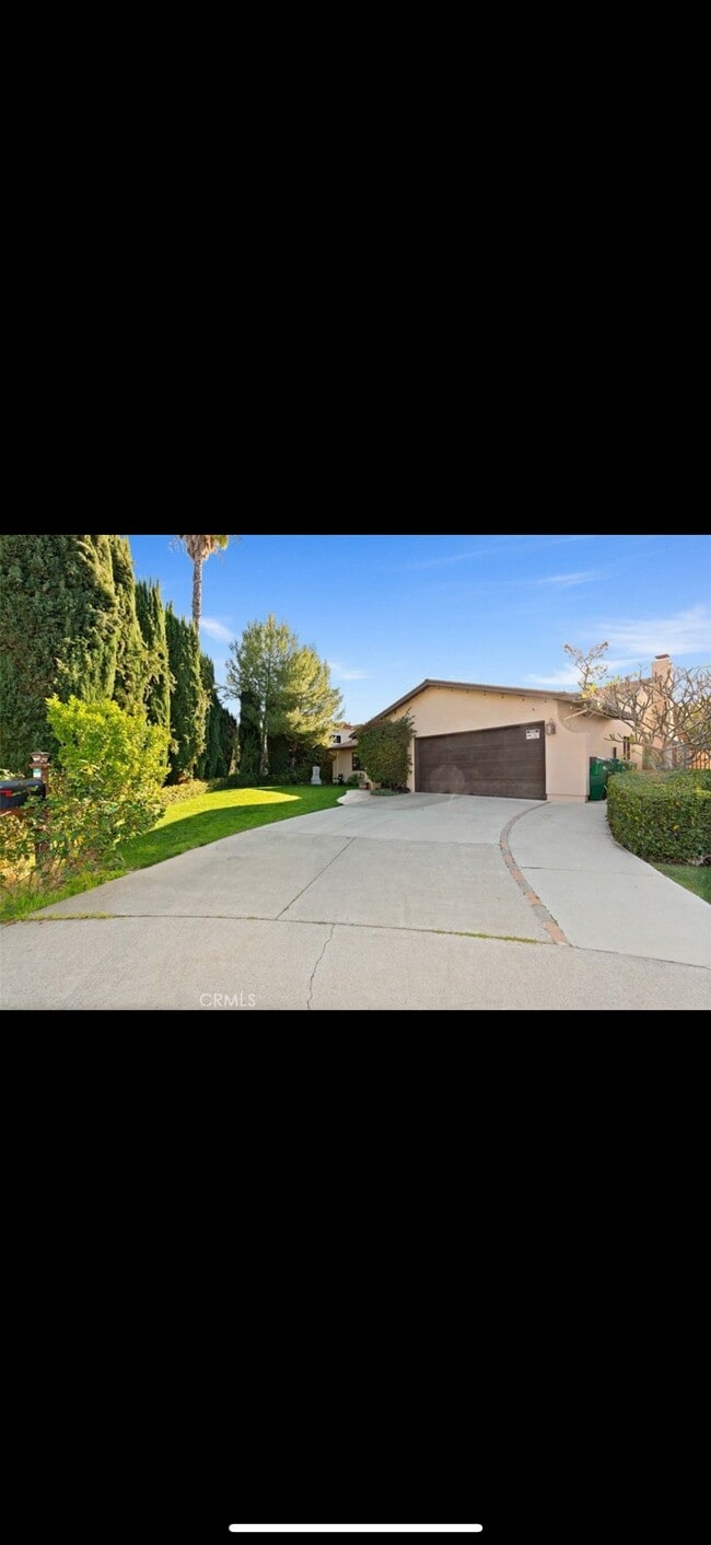 Building Photo - 24911 Via Santa Cruz Rental