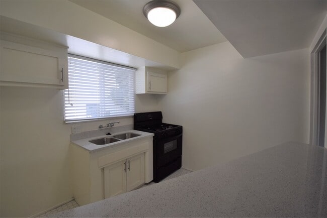 Photo - 5939 Cedros Ave Unit G