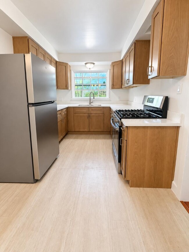 Photo - 12811 Oxnard St