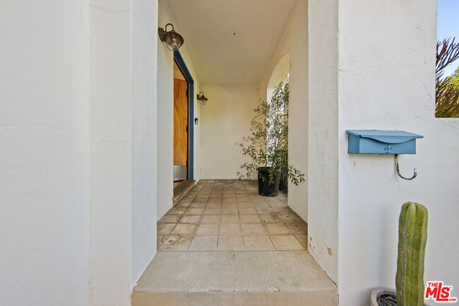 Photo - 2009 N New Hampshire Ave