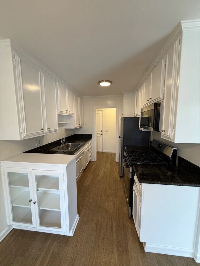 Building Photo - 1631 Barry Ave