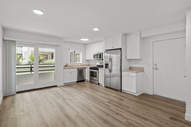 Photo - Kingsley Diplomat Apartments