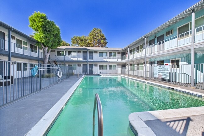 Building Photo - Aqua South