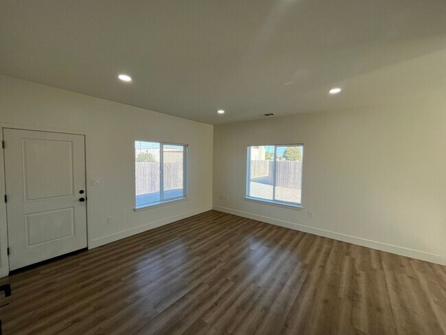 Photo - 449 Tognazzini Ave