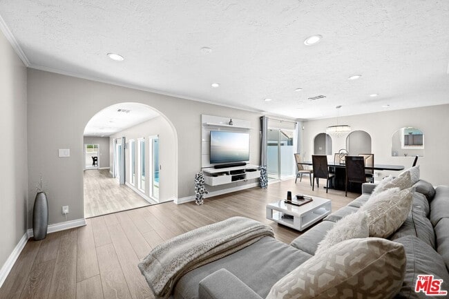 Building Photo - 15042 Valleyheart Dr Rental