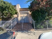 Quiet residential street off Melrose - 608 N St Andrews Pl Apartment Unit 8