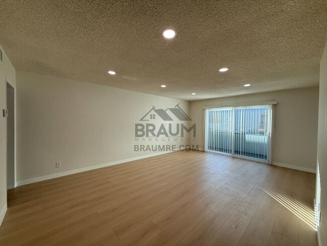 Photo - 6041 Whitsett Ave Unit 108