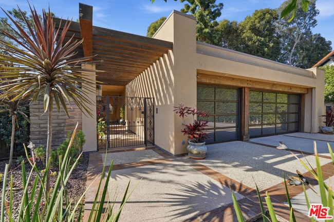 Photo - 17424 Cumpston St