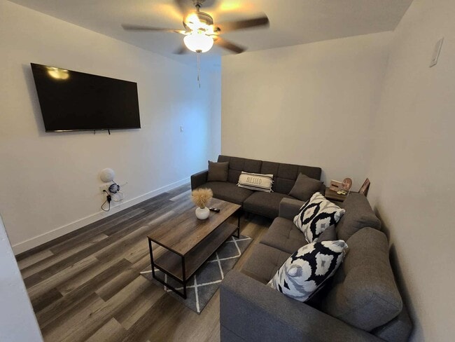 Photo - 536 R Ave