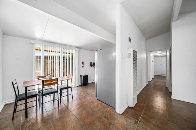 Rooms for Rent-Common Area - 45426 10th St W