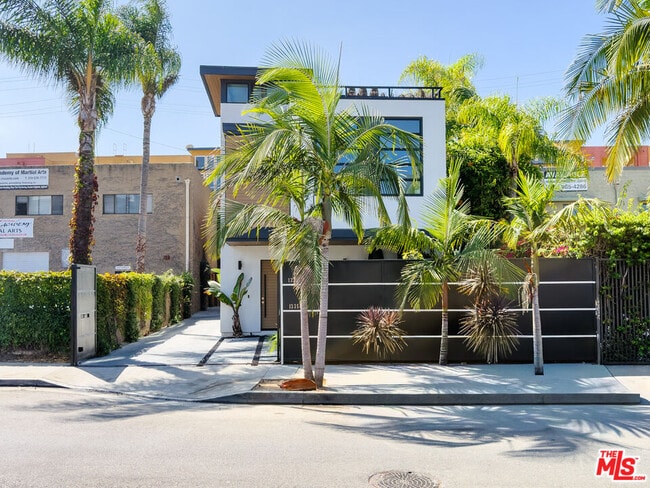 Building Photo - 13356 Beach Ave Unit 1/2