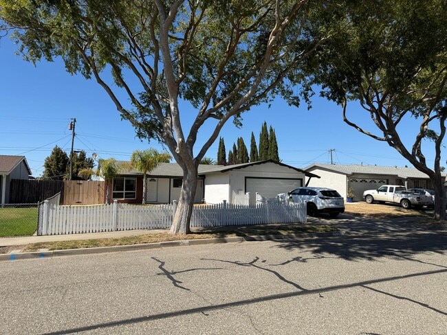 Charming Remodeled 3 Bedroom / 2 Bathroom ... - Charming Remodeled 3 Bedroom / 2 Bathroom ... House