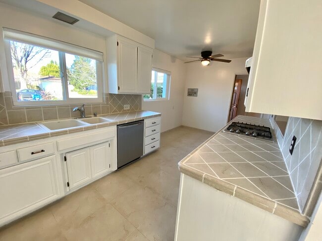 Photo - 18246 Sunburst St