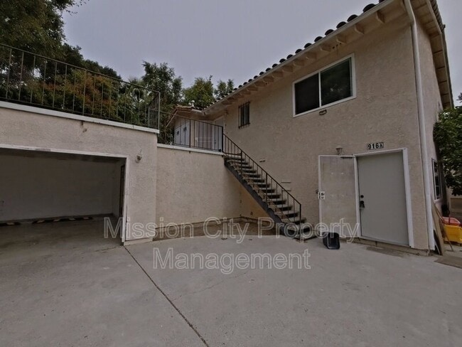 Building Photo - 916 San Andres St Unit A