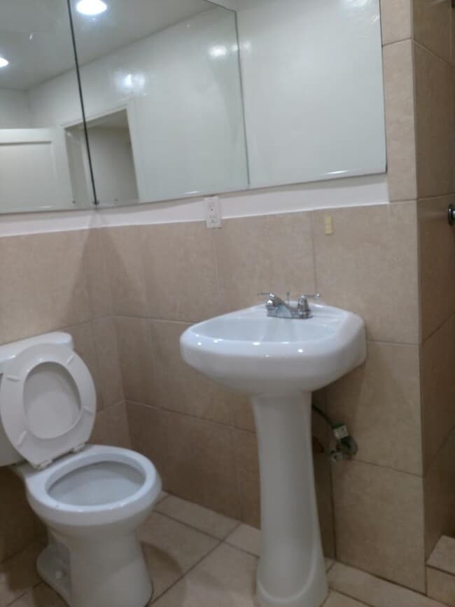 Building Photo - 1833 Beverly Glen S Blvd Rental