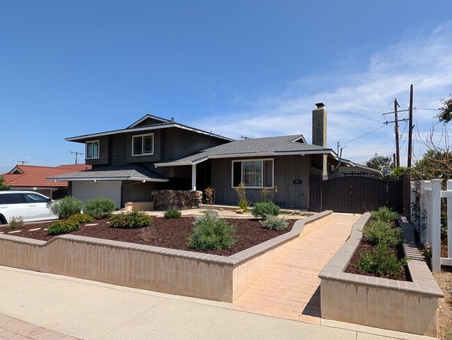 Building Photo - 2546 Angelcrest Dr