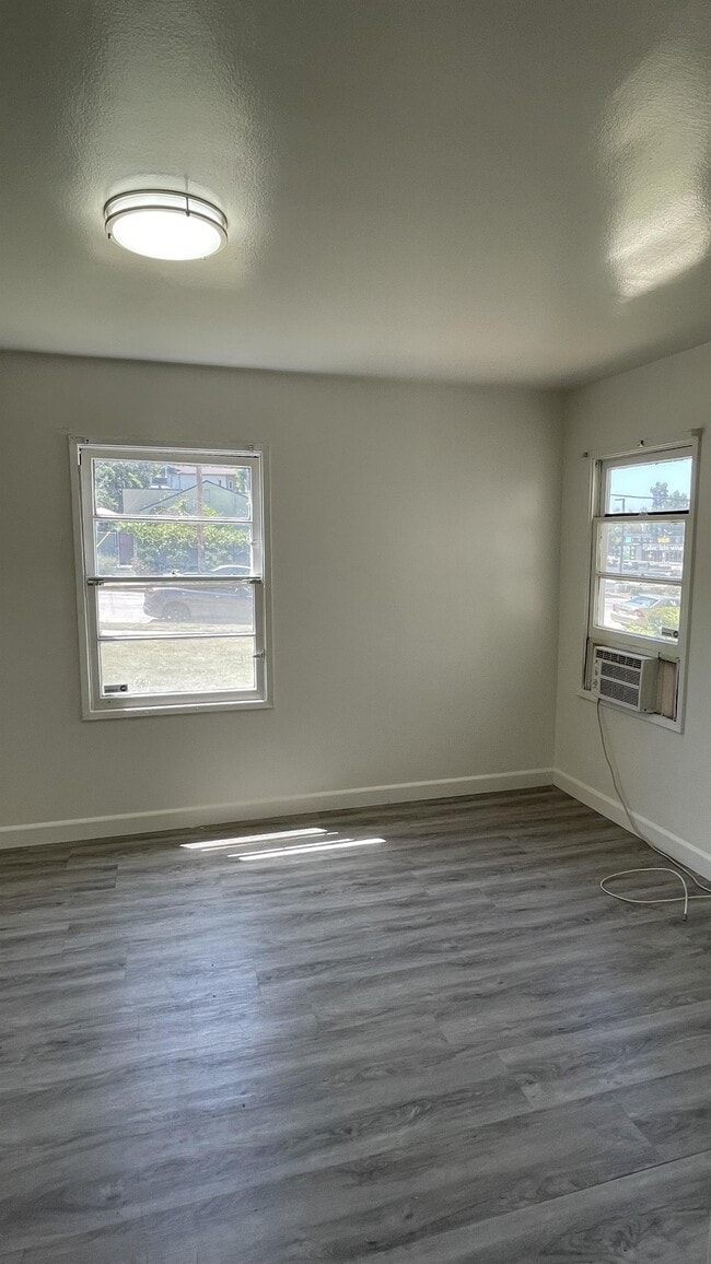 Photo - 2425 Silver Lake Blvd Unit 2425-B