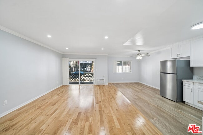 Photo - 7032 Lanewood Ave Unit 101