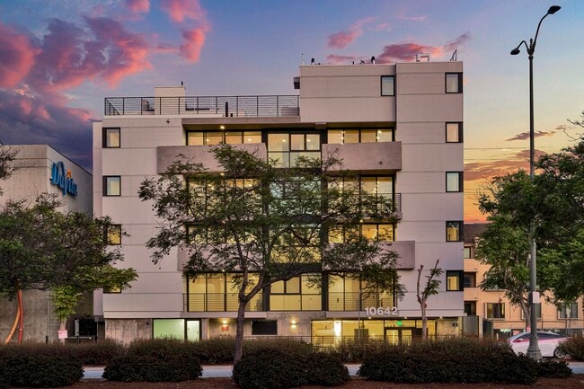 Clad LA - Clad LA