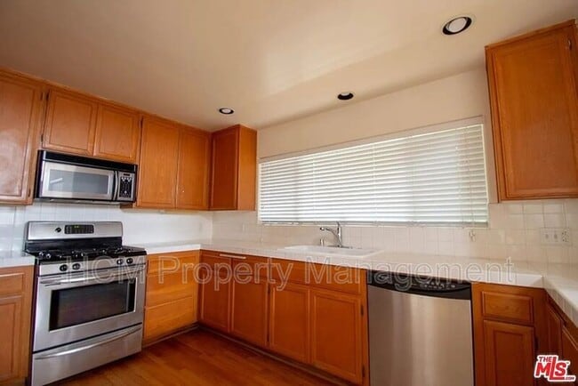 Photo - 710 Ocean Park Pl S