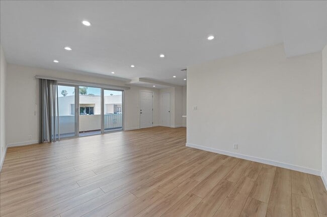 Photo - 17424 Burbank Blvd Unit 205