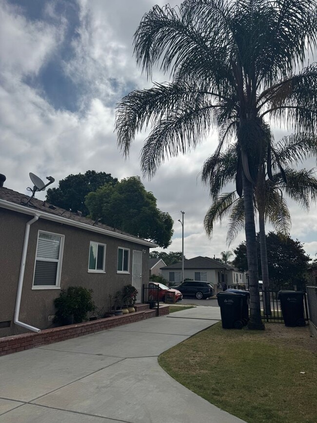 Building Photo - 14823 Longworth Ave Unit A