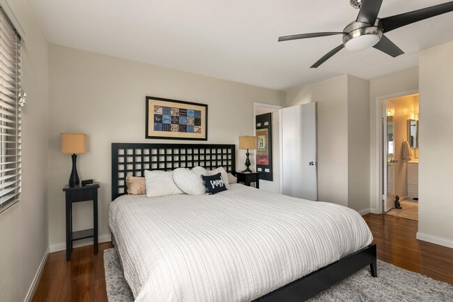 Photo - 2530 Clairemont Dr Unit 206