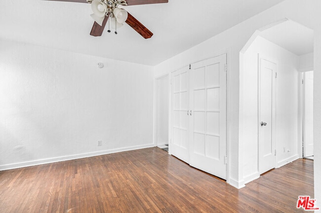 Building Photo - 5918 1/2 Willoughby Ave Rental