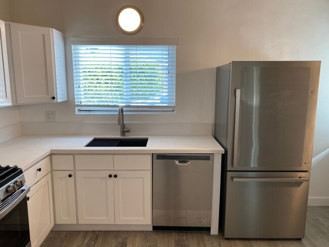 Photo - 2 Bedroom/1 Bathroom - Isla Vista Unit B
