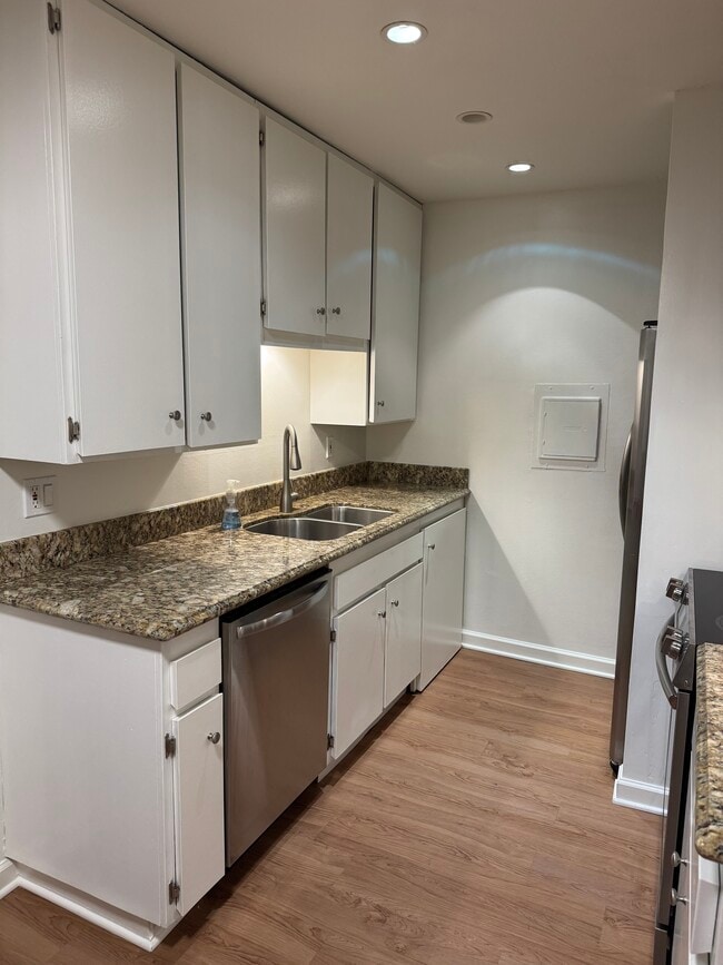 Kitchen #3 - 1707 Pacific Coast Hwy Unit Hermosa Surf Condo