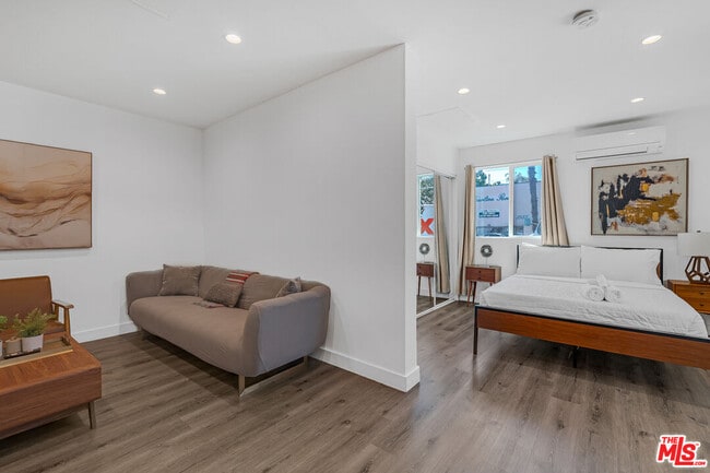 Photo - 1540 N Bronson Ave Unit 16