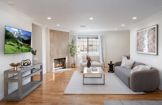 Building Photo - 525 N Orange Dr Unit .5