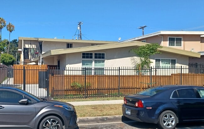 Building Photo - 10211 Crenshaw Blvd Unit #5