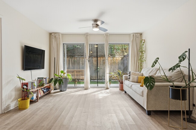 Building Photo - 3815 3rd Ave Unit #14