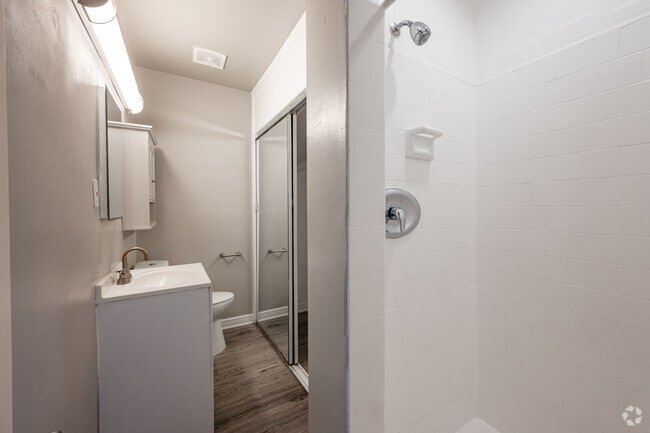 Studio - 365SF - Bathroom - Twin Palms