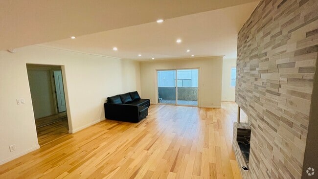 Building Photo - 451 S Barrington Ave Unit 203 Rental