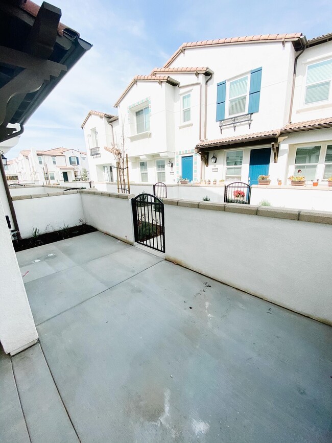 Photo - 30454 Downtown Way