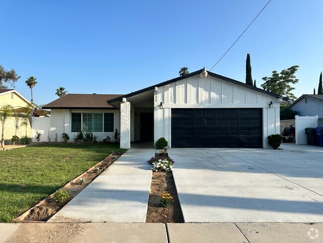 Building Photo - Spacious 3 bedroom Home for Rent