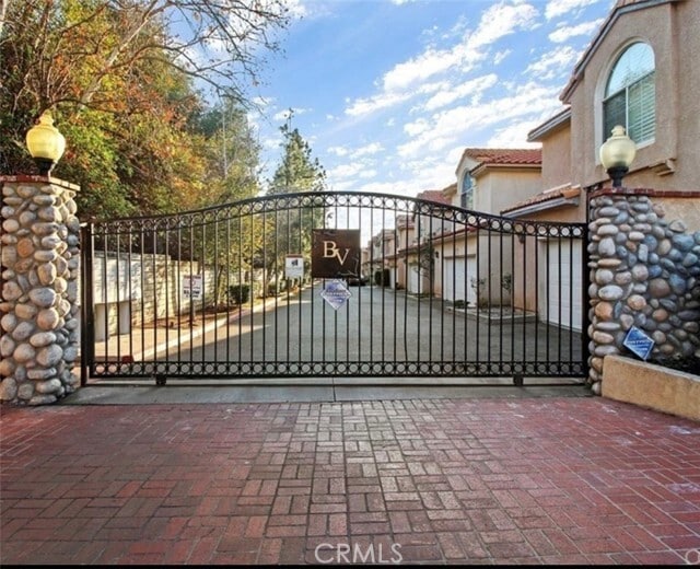 Photo - 13775 Glenoaks Blvd House