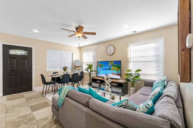 Building Photo - 6090 Rock St Unit ID1465012P