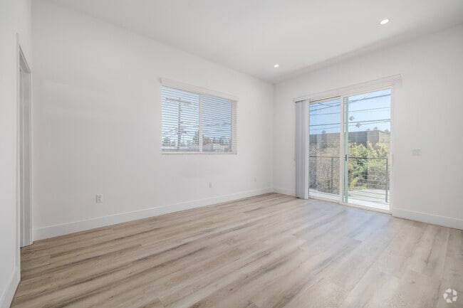 4BR, 3BA - 1,200SF - Bedroom - 4550 W 18th St