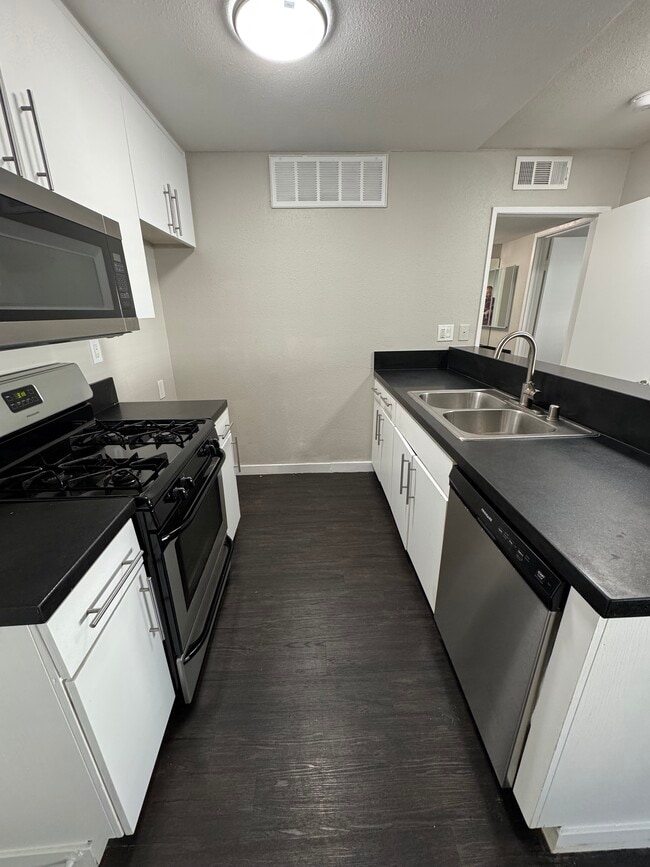 Photo - 1400 Edgemont