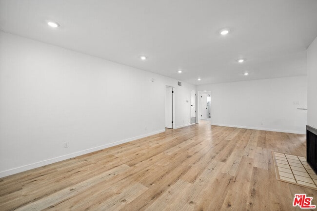 Photo - 1650 S Bentley Ave Unit 302