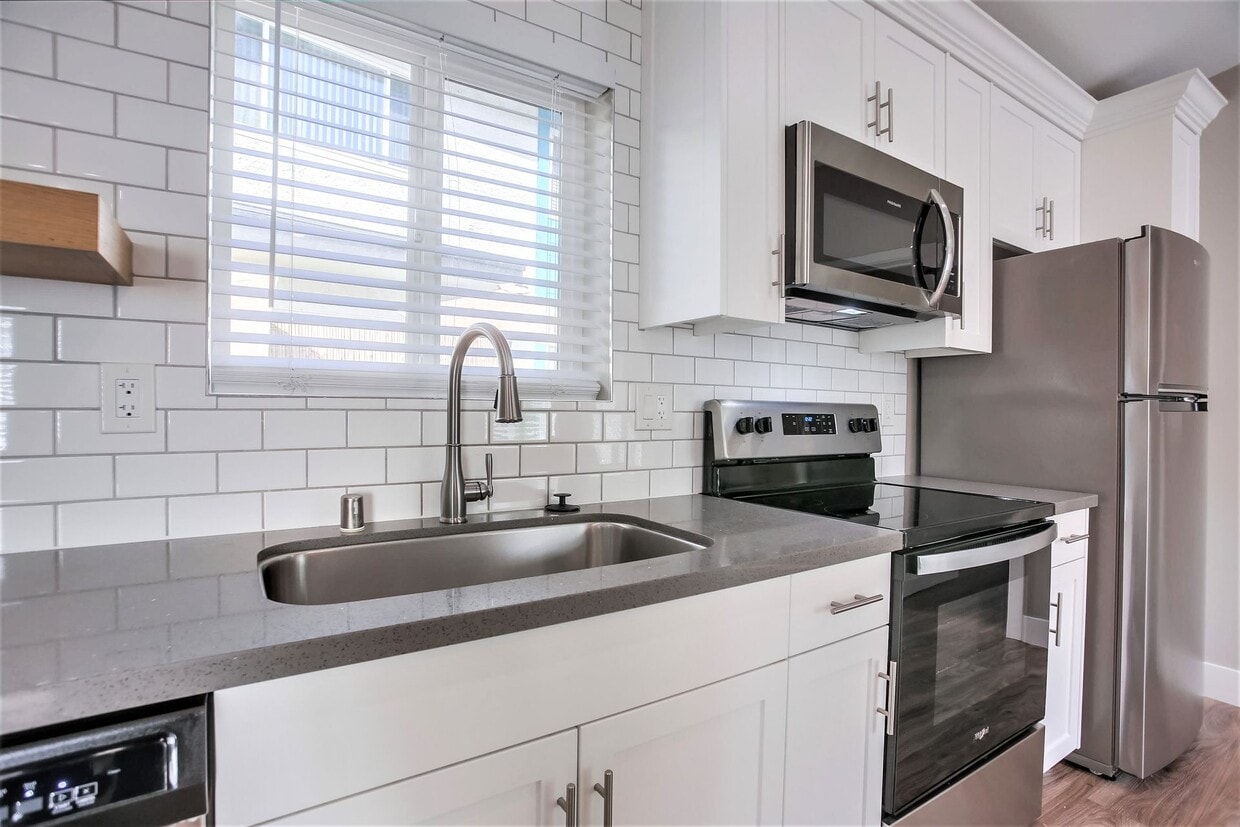 Floor Plan - 2 bd 2 bath 762sqft