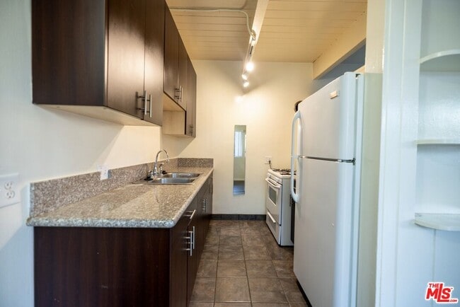 Photo - 451 S Oakhurst Dr Unit 3