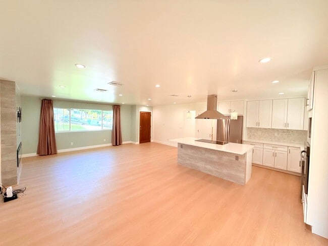 Photo - 10839 Fellows Ave Unit 10839 - House